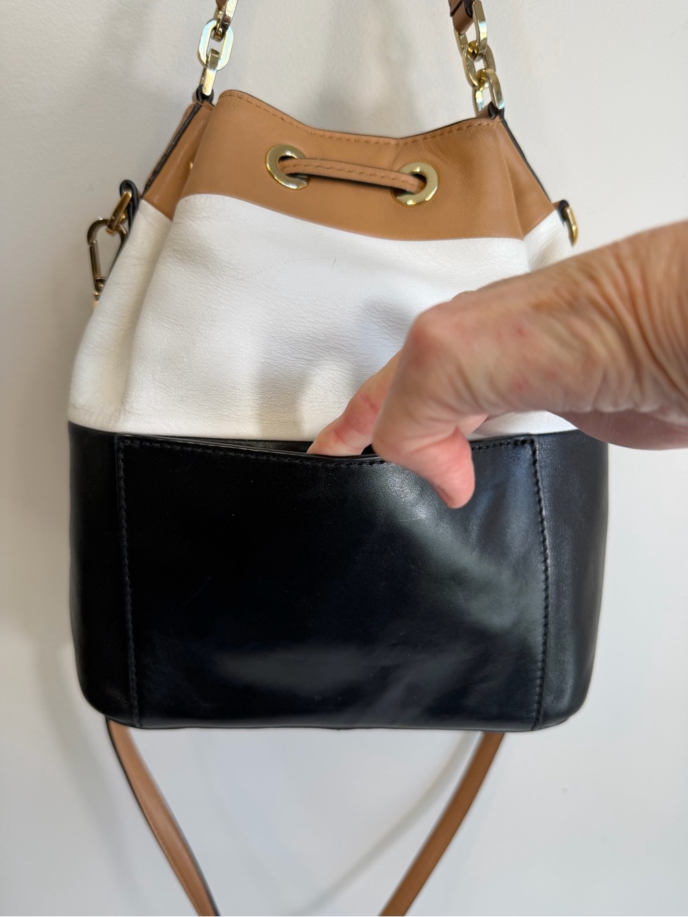 Michael Kors Leather Colorblock Bucket Shoulder/Crossbody Bag Black, White & Tan - Picture 9 of 16